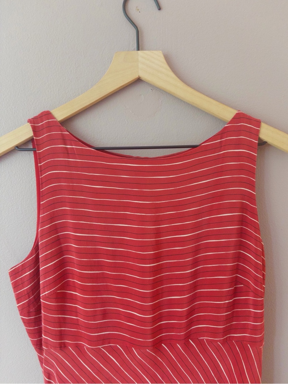 Boatneck red striped silk dress - Picture 3 of 7